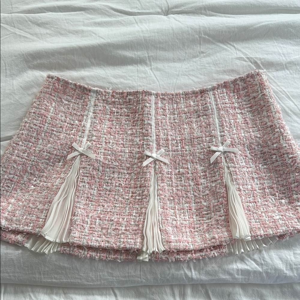 Elegant Pink Tweed Skirt with Tassels